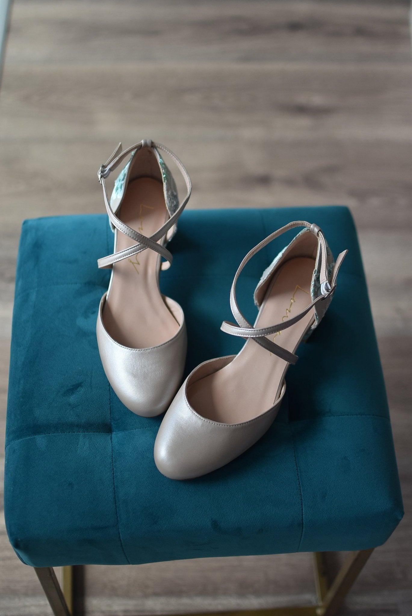 ROSALÍA cerrado nácar dorado bordado Grafito mint mini 55 - zapatos_novia
