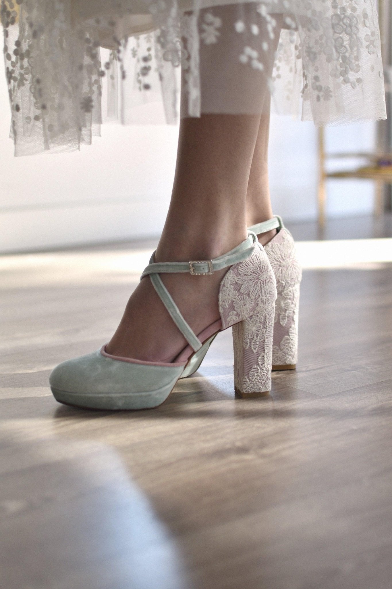 Rosalía cerrado terciopelo mint bordado Oliveti 95 - zapatos_novia