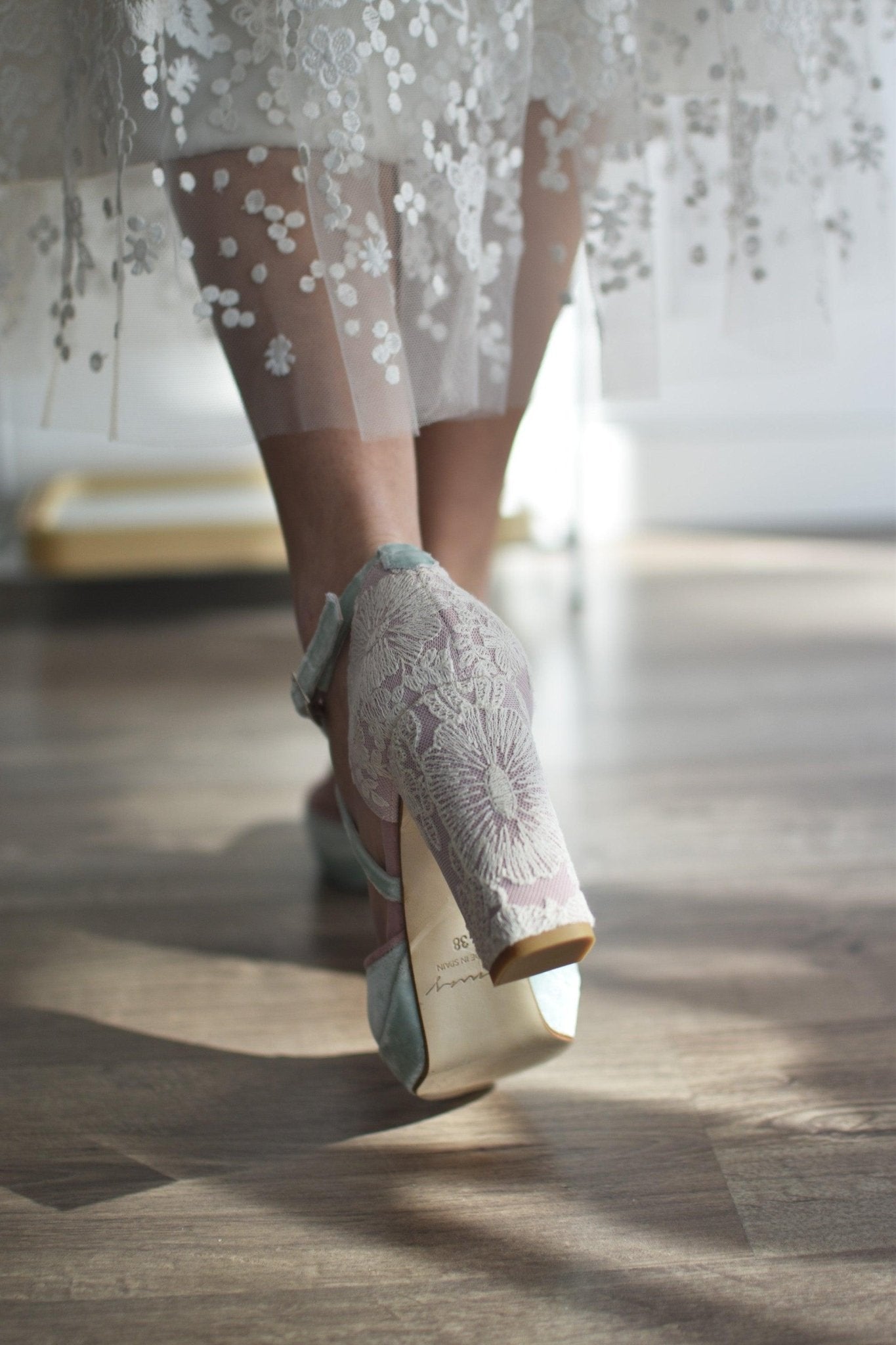 Rosalía cerrado terciopelo mint bordado Oliveti 95 - zapatos_novia