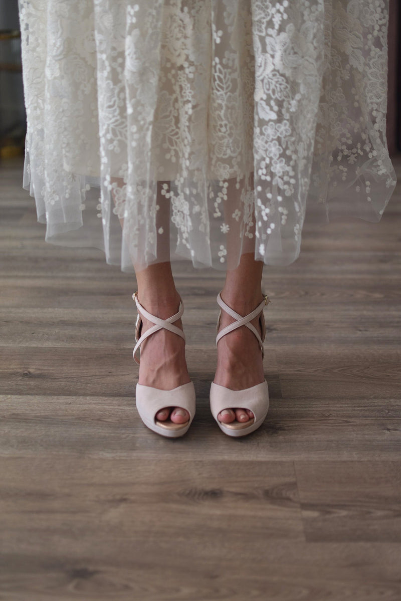 Rosalía open soft pink embroidered Crystal heel 8.5cm