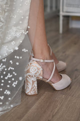 Rosalía open soft pink embroidered Crystal heel 8.5cm