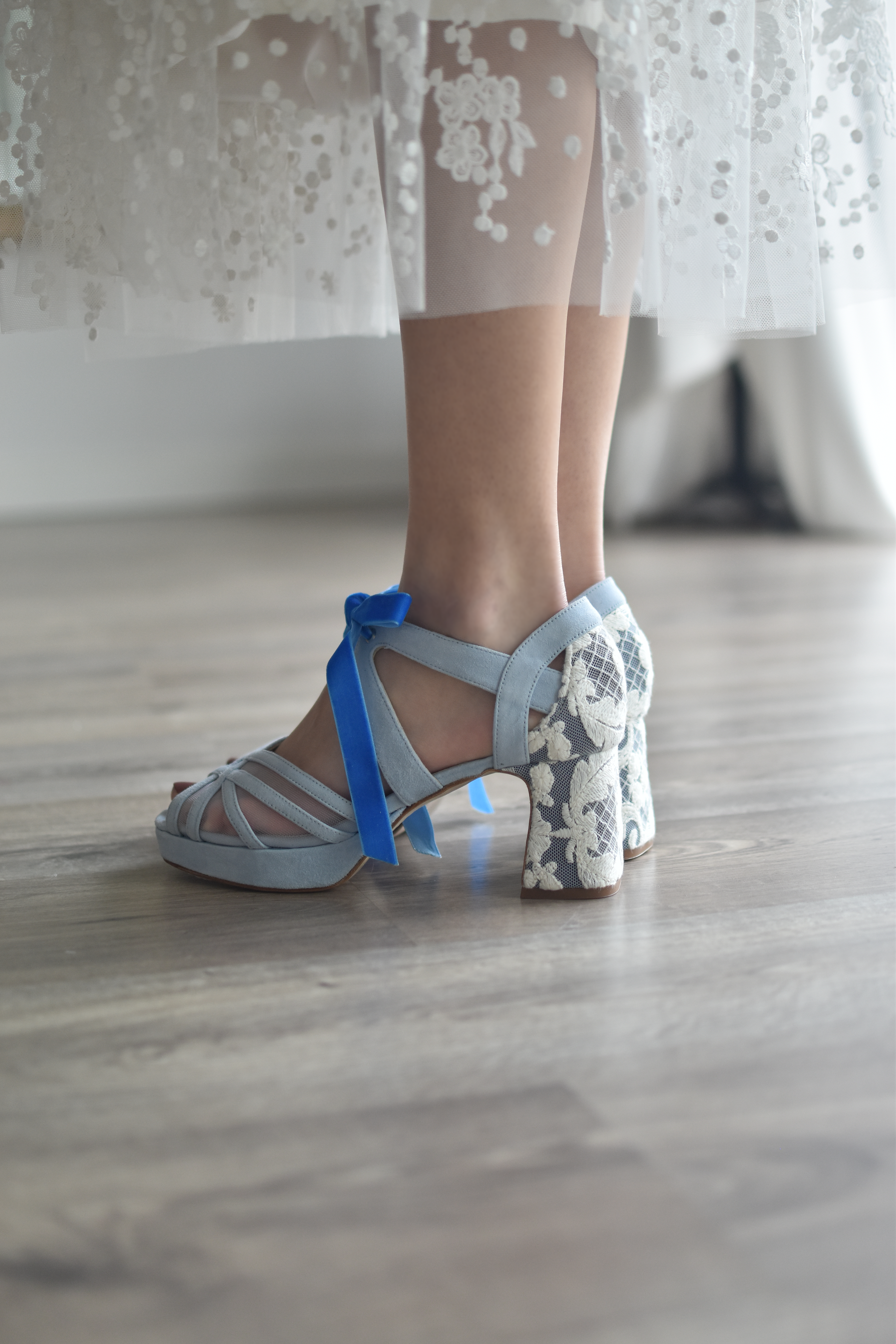 CIARA celeste bordado blanco Horma Reina 6 cm