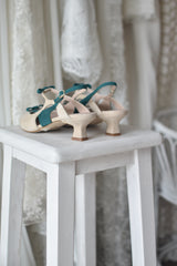 LOLA-Emalina beige y verde tacón 3cm