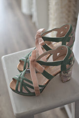 zapatos originales de colores para novia