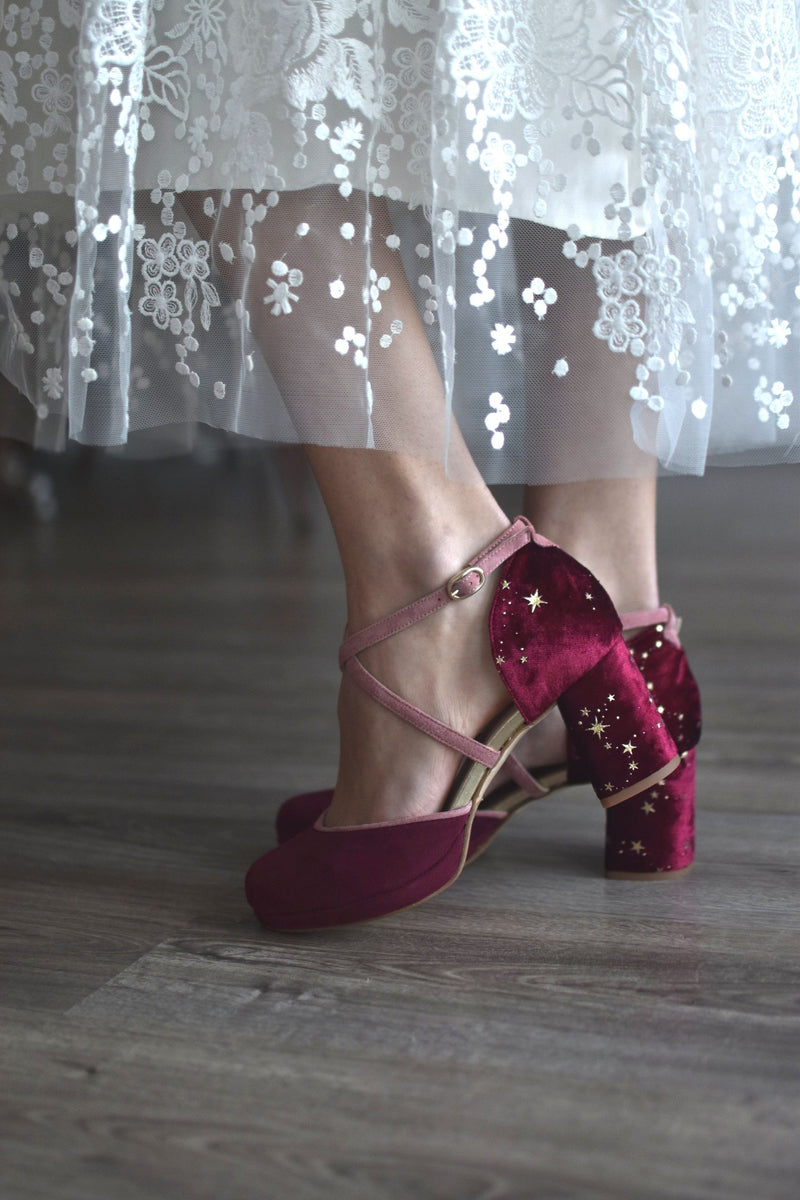 Rosalía closed burgundy constellation heel 7cm