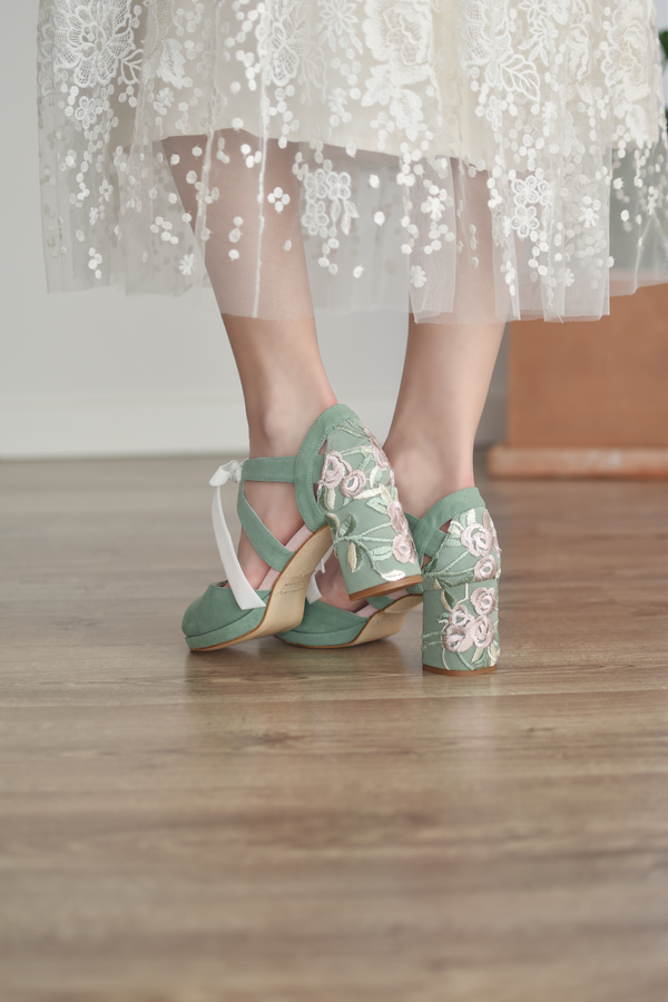 Hera abierto verde y rosa bordado flores petit