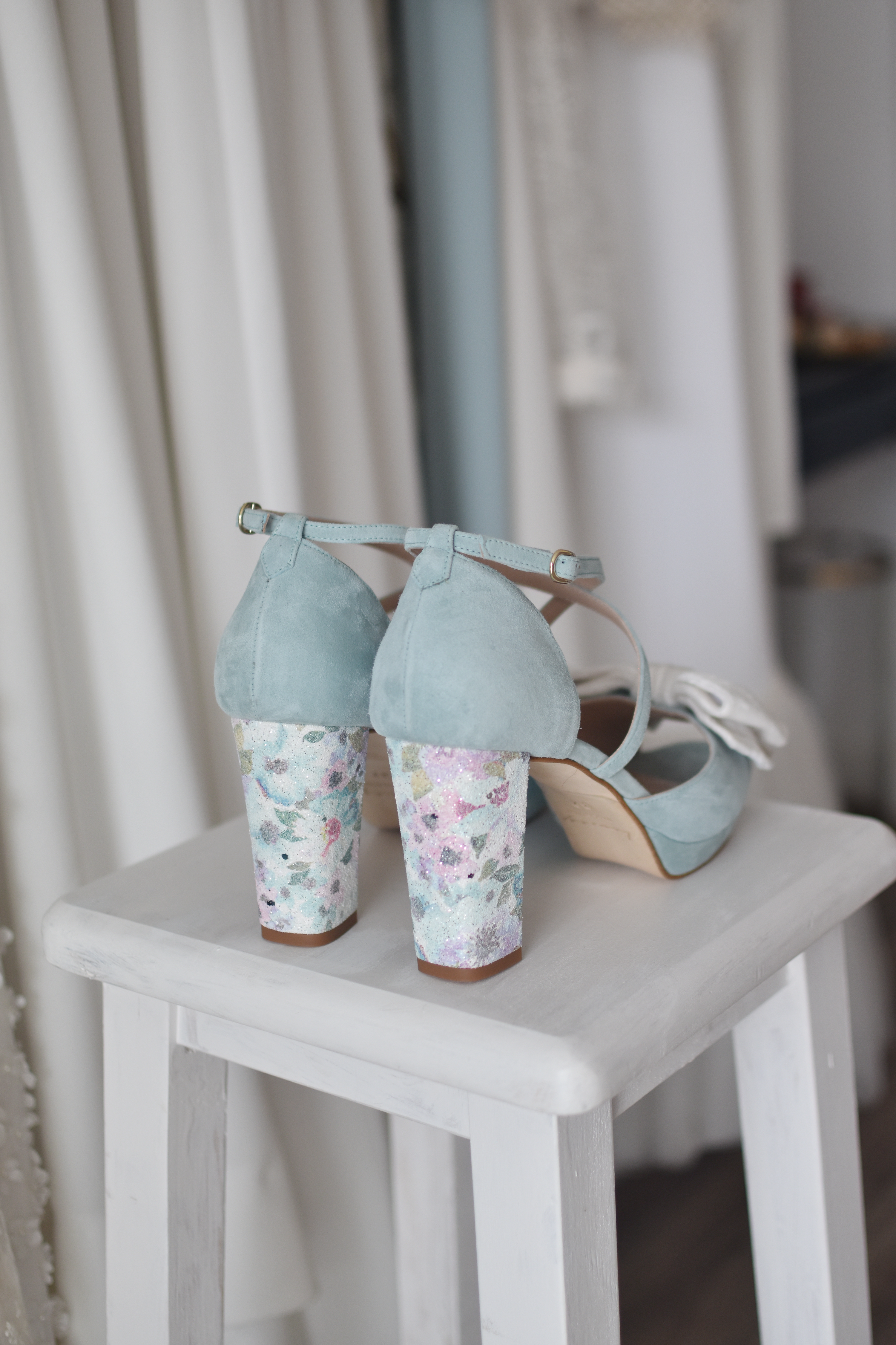 ROSALÍA abierto celeste verdoso lazo blanco Blossom XL 95