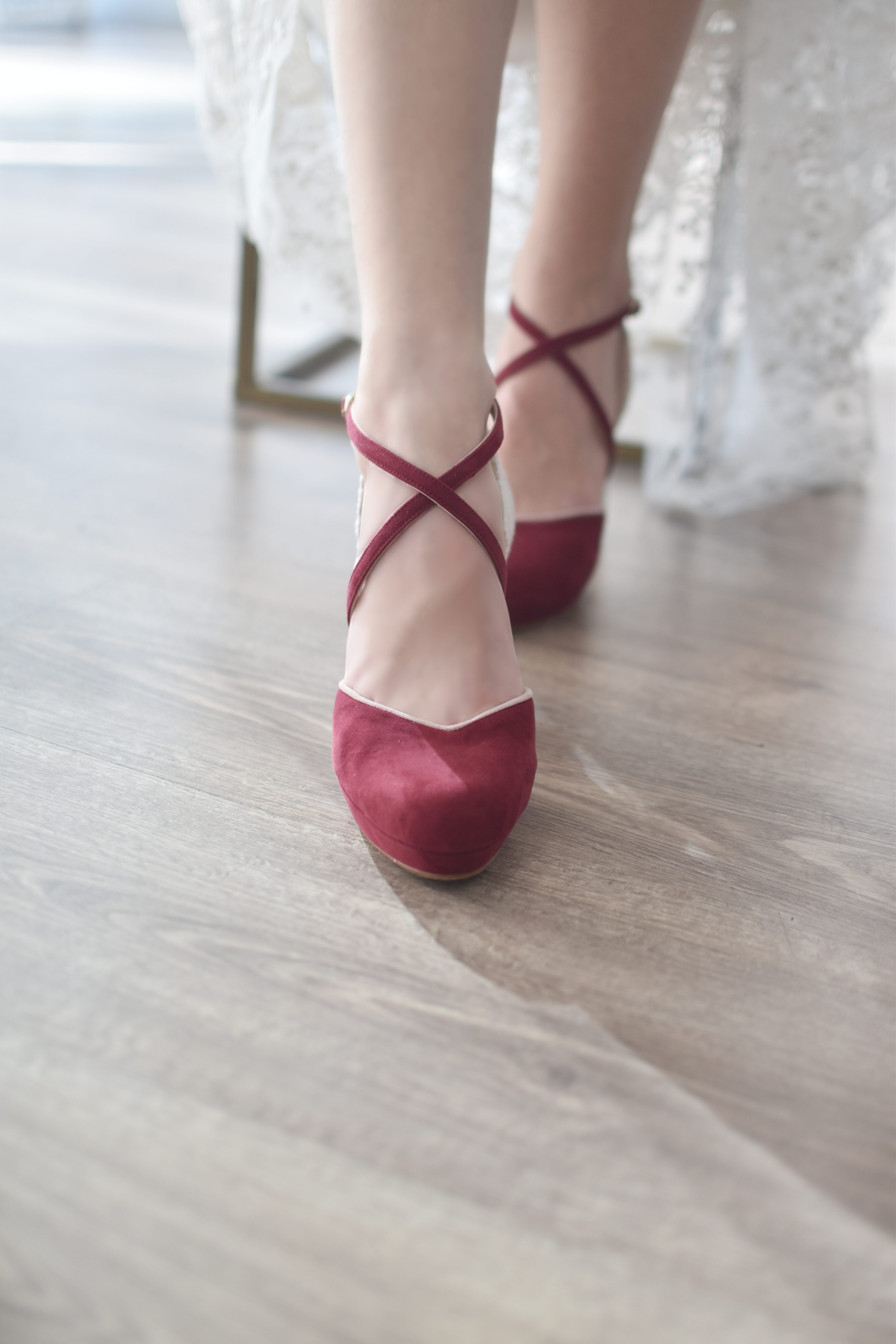 ROSALIA cerrado burdeos bordado Lyric 85